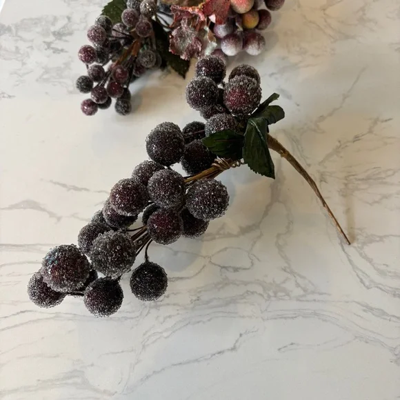 Set of three artificial beaded/ sugared grape vines in purple - Picture 2 of 8